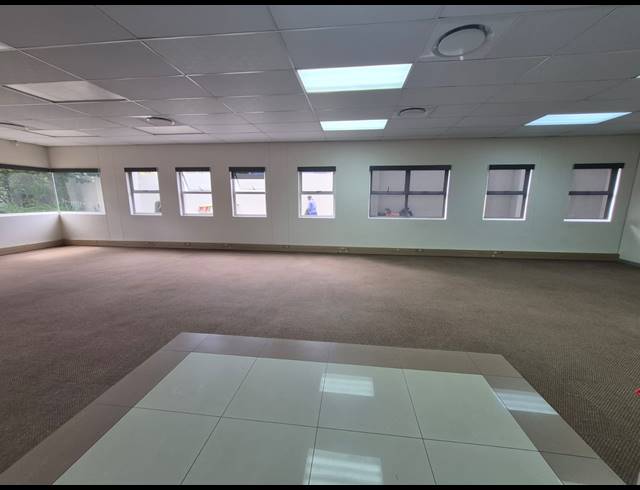 240M² OFFICE TO LET IN PAARDEPLAATS AH